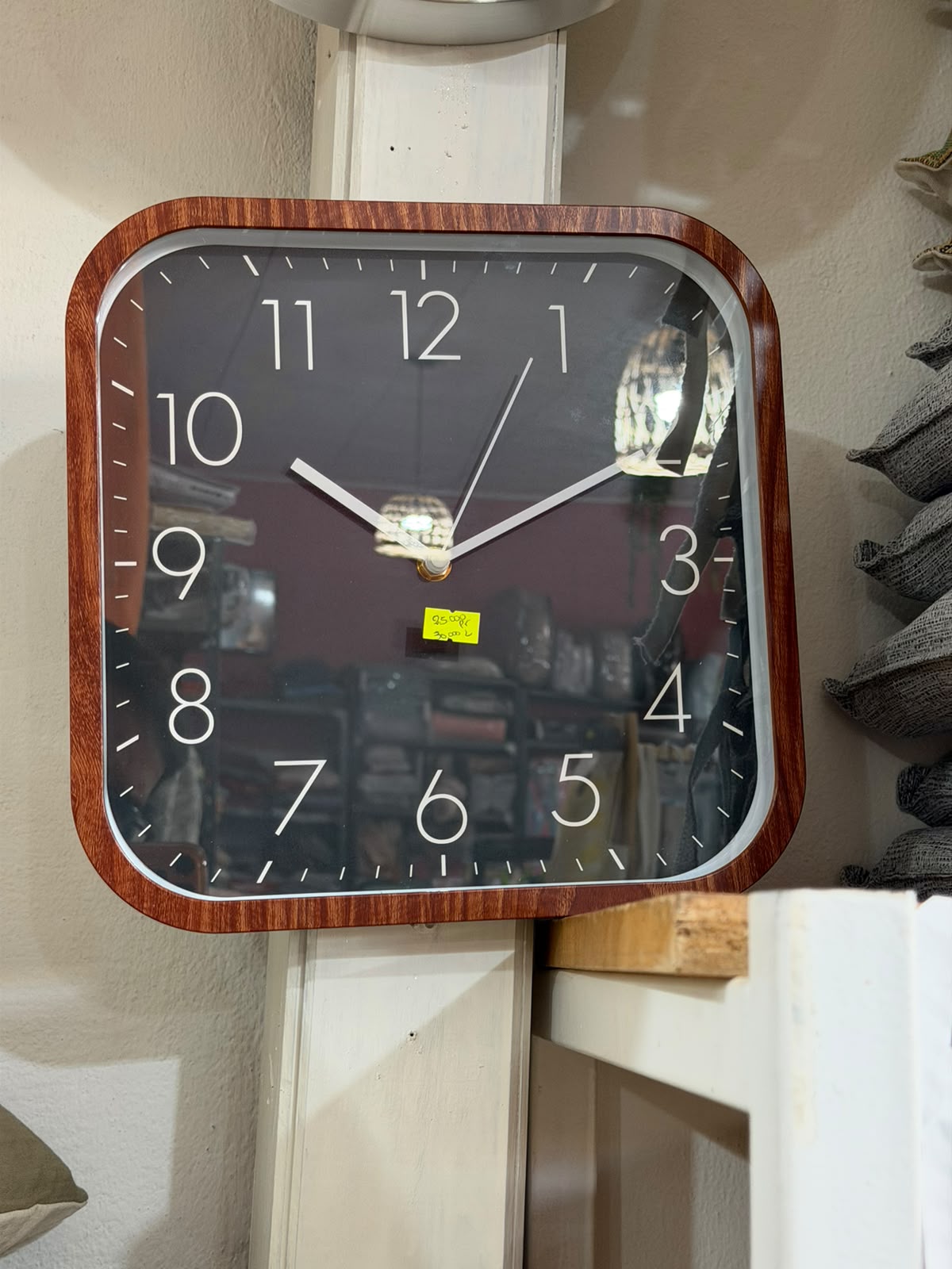 Reloj de pared cuadrado